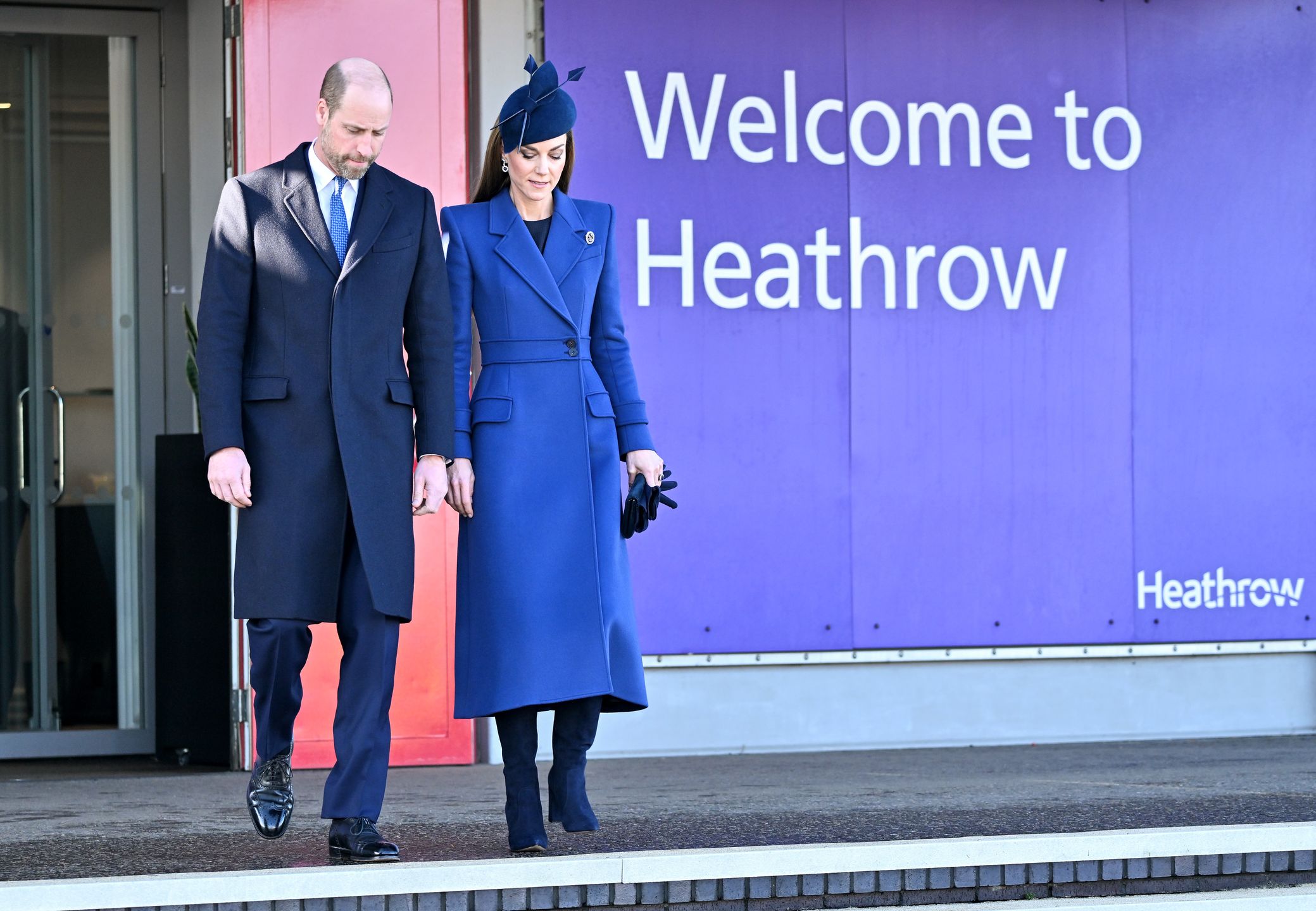 Księżna Kate i książę William na lotnisku