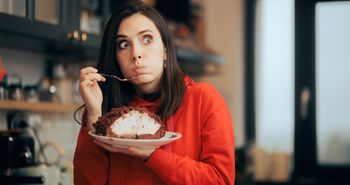 Jak uniknąć świątecznego przejedzenia i bólu brzucha