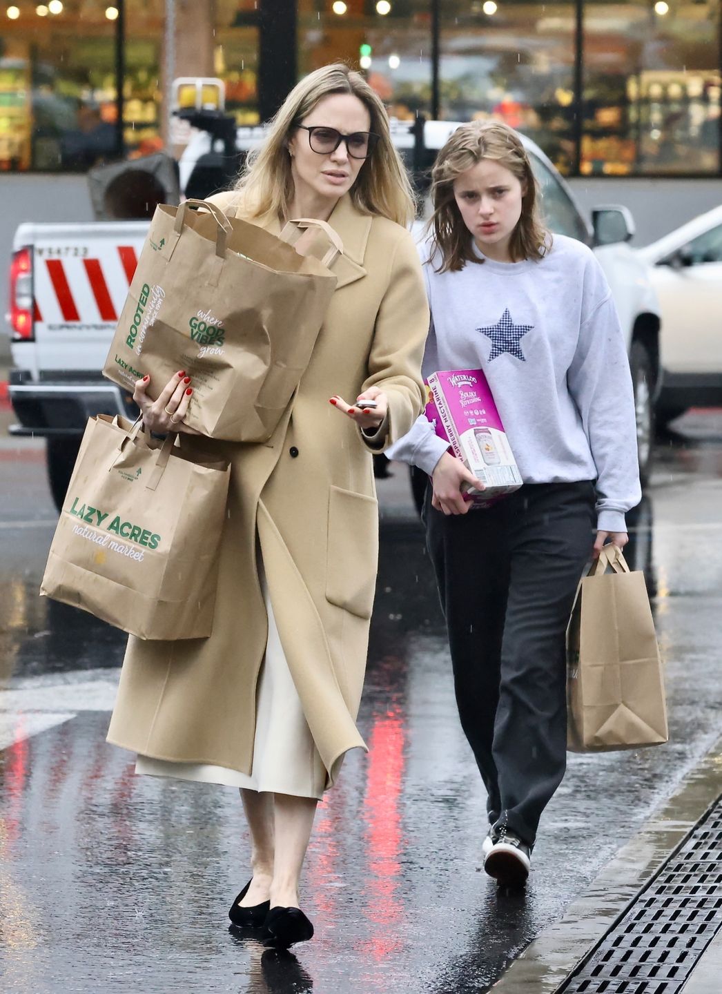 Angelina Jolie na zakupach z córką