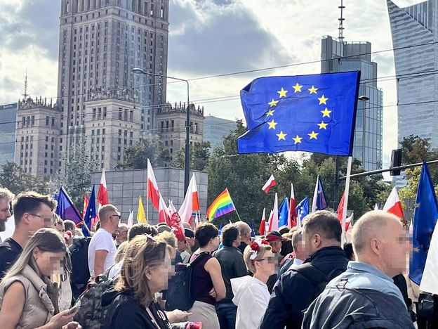 Dagmara Domińczyk też była na Marszu Miliona Serc. Gwiazda "Sukcesji" relacjonowała: "Młodzi i starsi, z nadzieją na JEDNOŚĆ I RÓWNOŚĆ" (FOTO)