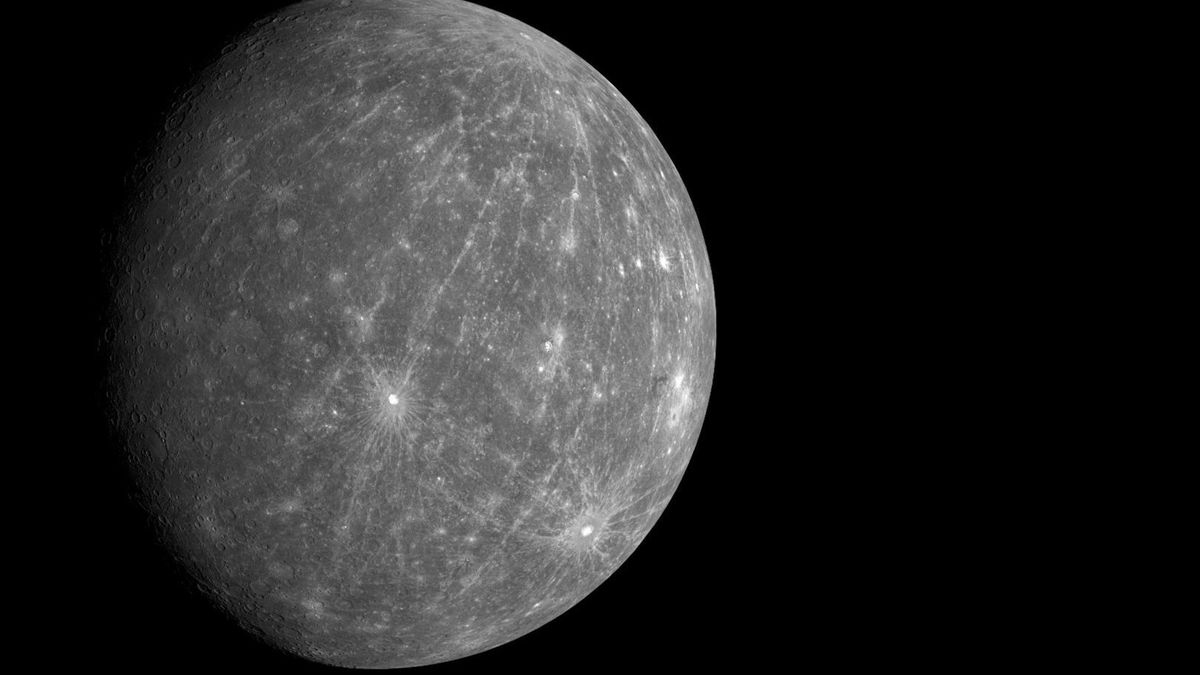 Merkury - mozaika zdjęć wykonanych przez sondę Messenger.