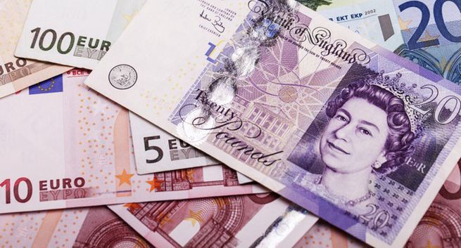 Uspokaja się sytuacja na rynkach finansowych po brexicie. Dla złotego i polskich obligacji zagrożeniem likwidacja OFE i przewalutowanie kredytów