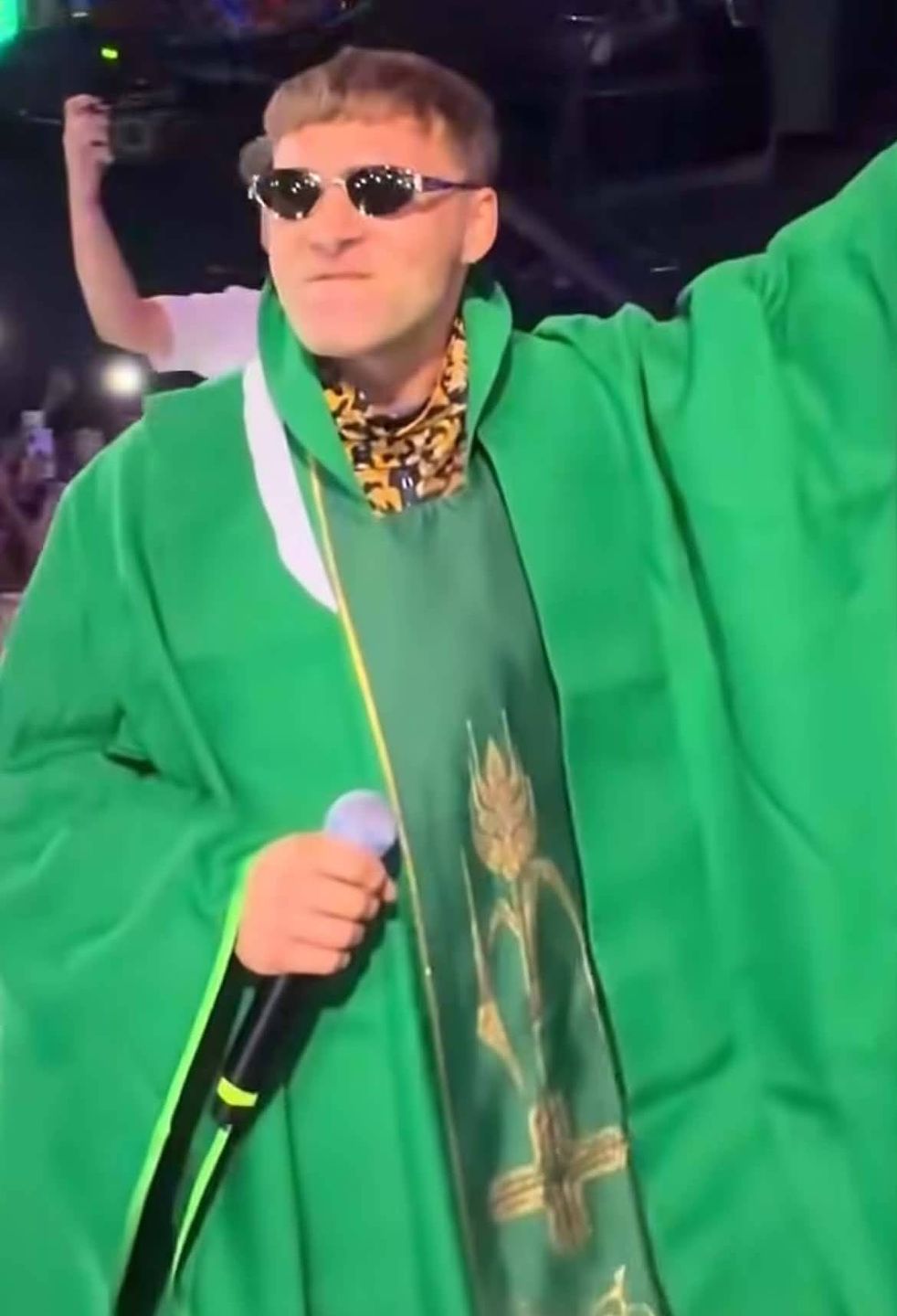 Major SPZ przyszedł w stroju księdza