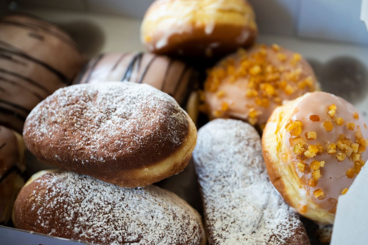 Mogą zalegać w żołądku nawet przez 10 godzin. W tłusty czwartek Polacy pochłaniają na kilogramy