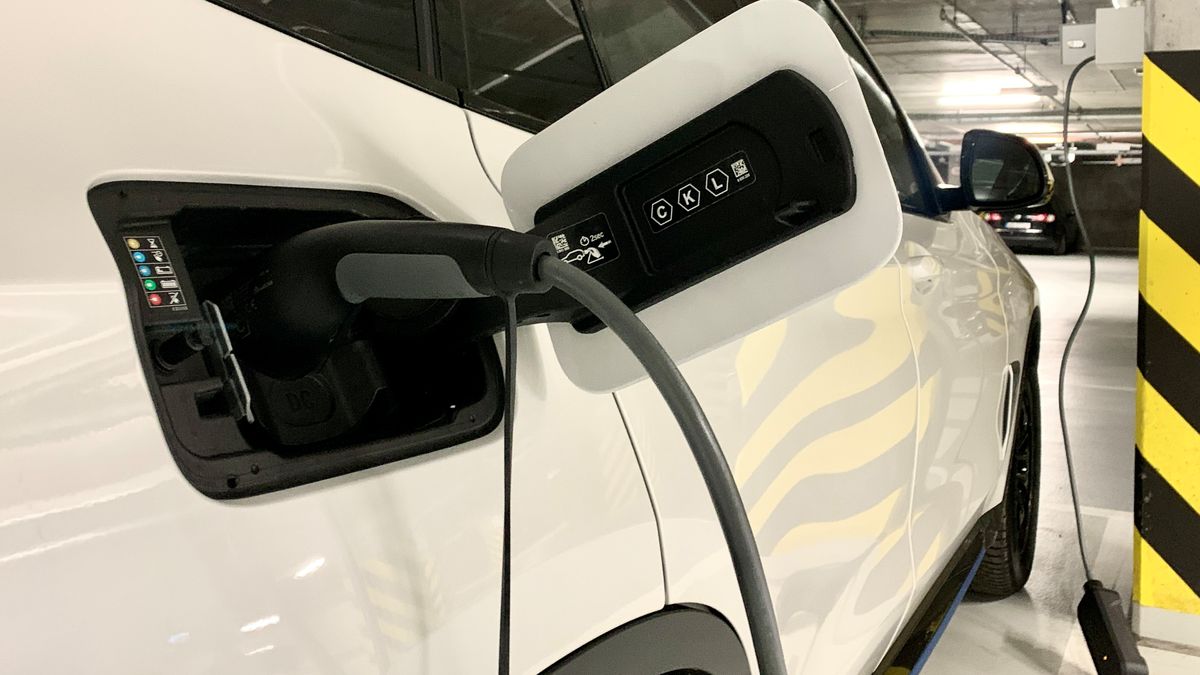 Pierwsze auta z nowymi nalepkami już trafiły na rynek