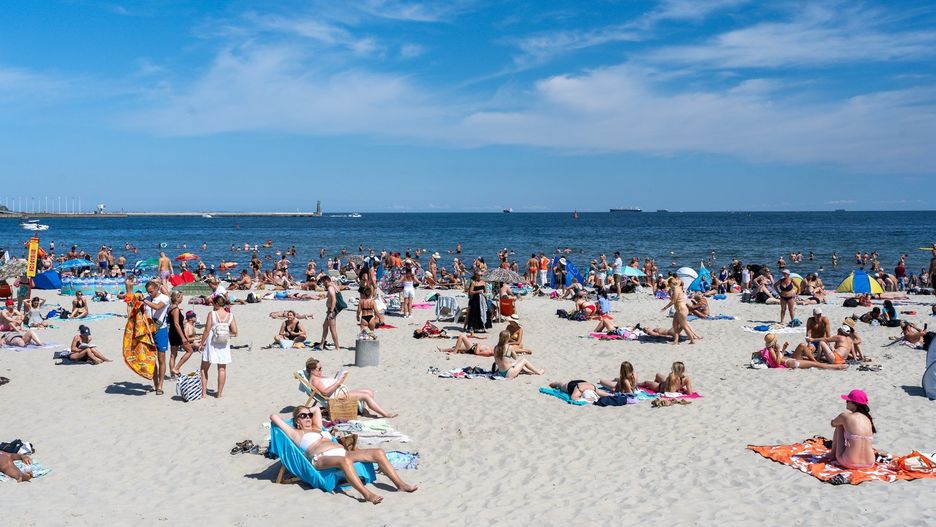 Ile Polacy wydają na urlop? Coraz więcej rodaków deklaruje, że w tym roku na wakacje zamierza wydać ponad 5 tys. zł, podczas gdy rok temu deklarowali kwotę 3 tys. zł. Ceny rosną, budżet jak widać też.