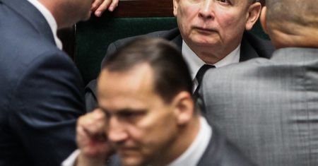 Kaczyński się wścieknie. Sikorski nie przestraszył się go i chce się spotkać w sądzie