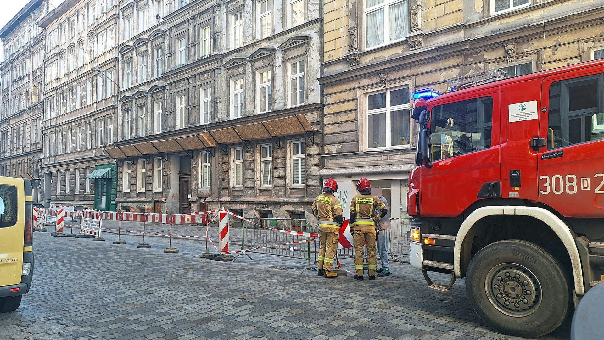 28.11.2025 - Interwencja straży w kamienicy na wrocławskim Nadodrzu