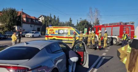Poważne zderzenie busa z motocyklistą. Kierujący jednośladem jest nieprzytomny. Na miejscu lądował śmigłowiec LPR
