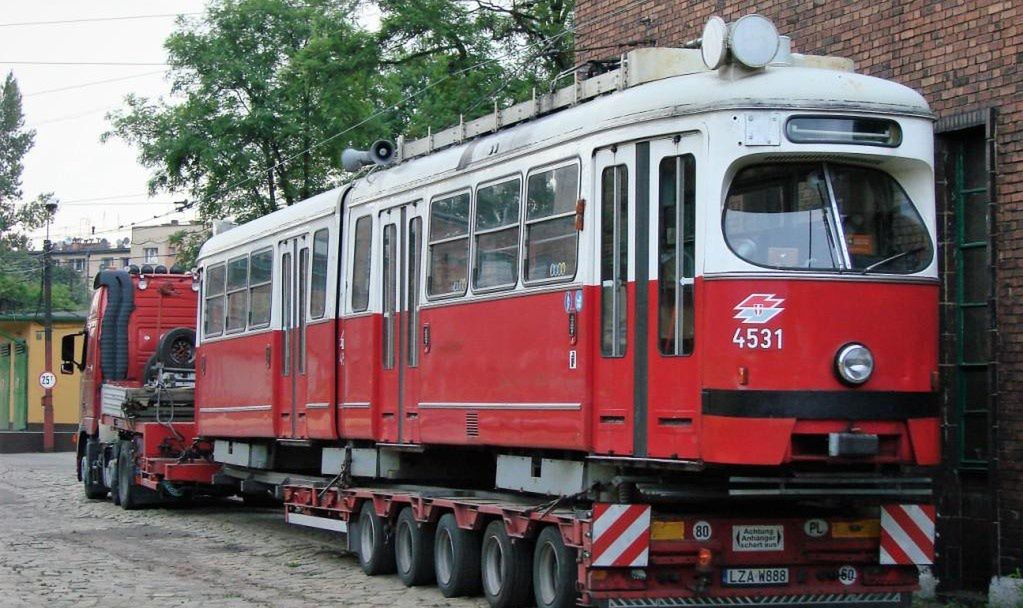 Śląskie. Wyprodukowane w latach 70. XX wieku wagony typu E1 15 marca przejdą na emeryturę.