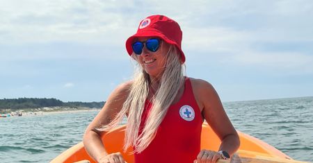 Jest ratowniczką nad Bałtykiem. Wskazuje grzechy główne Polaków na plaży