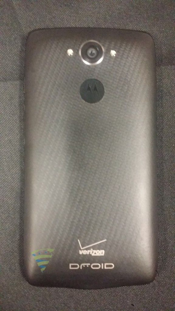 Motorola Droid Turbo pozuje do zdjęć na kilka dni przed premierą 3