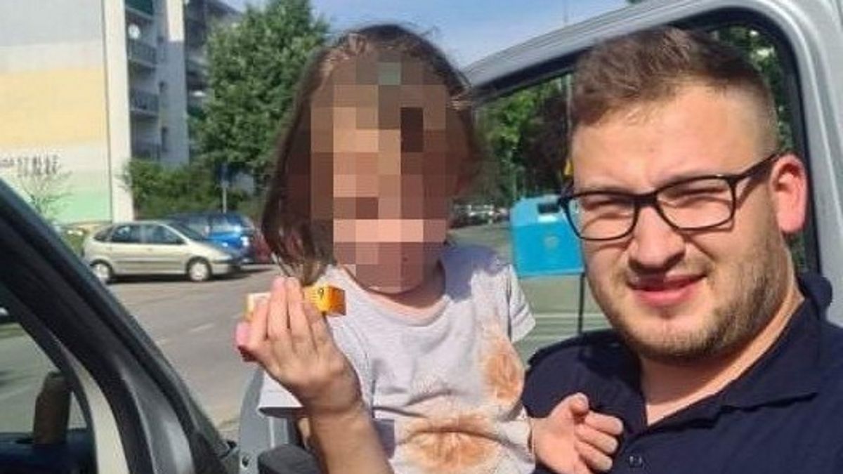 Policjanci zajęli się dziewczynką