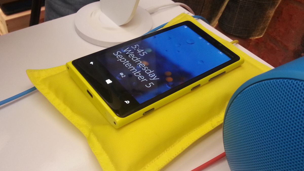 Nokia Lumia 920 - jak działa bezprzewodowe ładowanie? 1