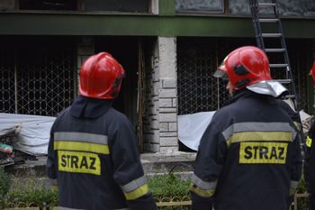 Zawaliła się część kamienicy w Łowiczu. Trwa przeszukiwanie gruzowiska