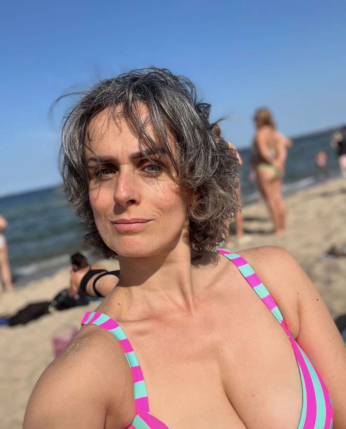 "Ciałopozytywna" Natalia Niemen odsłania brzuch na plaży