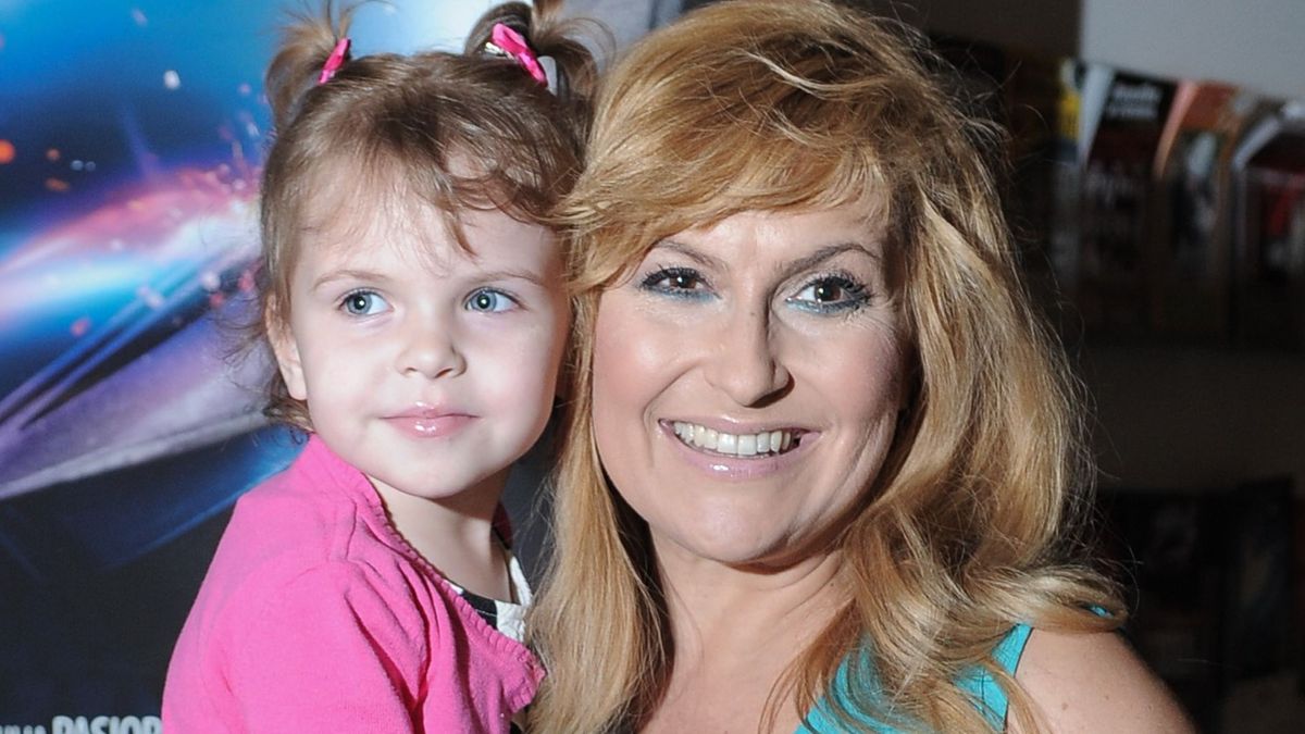 Katarzyna Skrzynecka z córką Alikią 