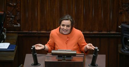 Jachira recytuje "Rotę" w Sejmie. Zmieniła tekst i w sieci zawrzało