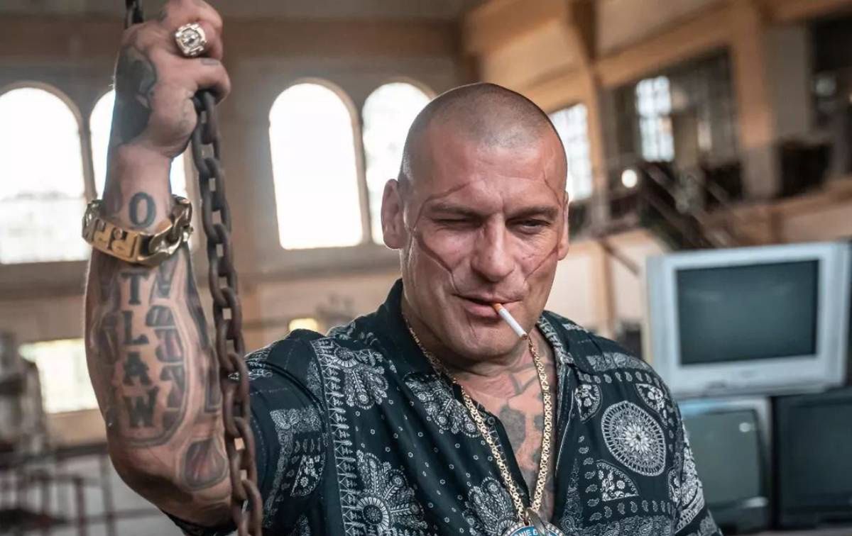 Popek powrócił na Instagram. Pokazał zdjęcie za kratami