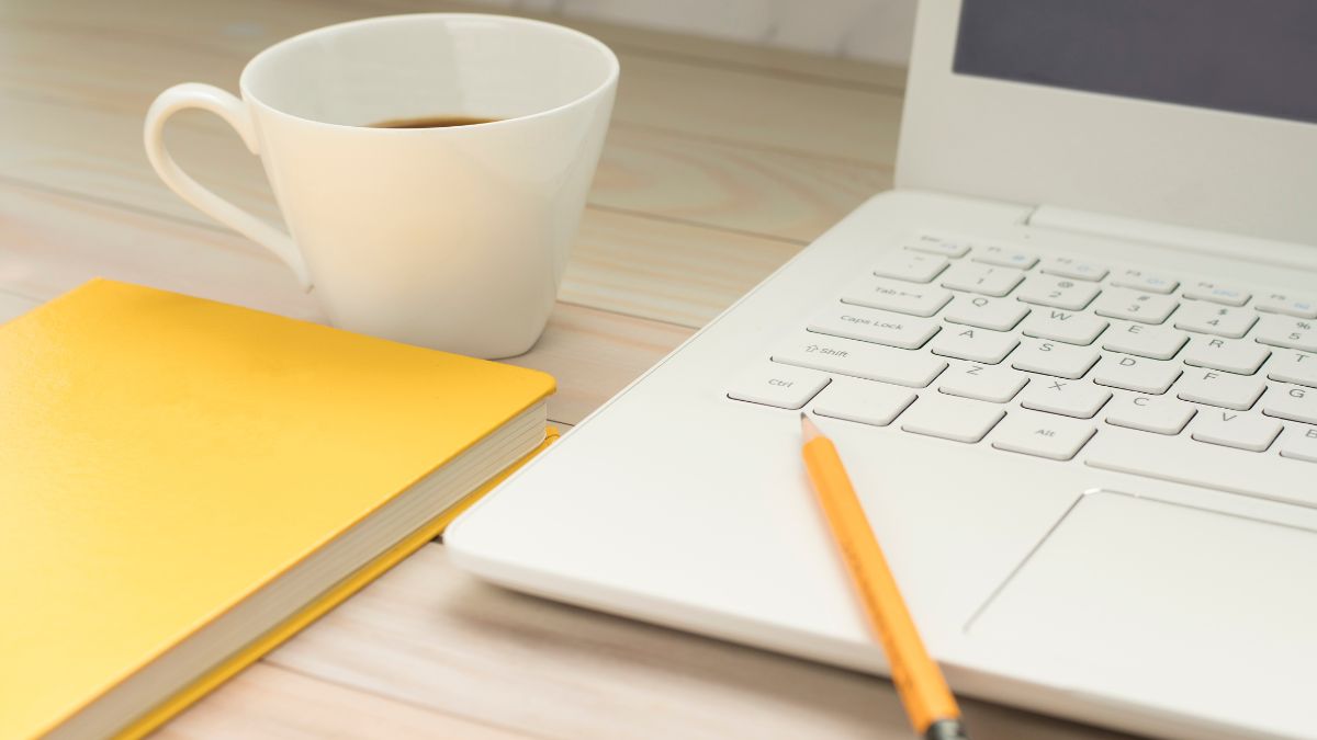 O czym pamiętać przy czyszczeniu białego laptopa?