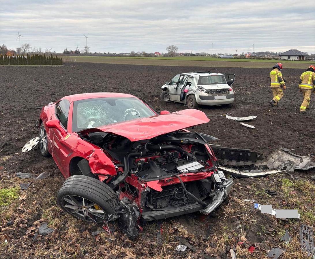 19-latek doprowadził do zderzenia z ferrari. Stracił prawo jazdy