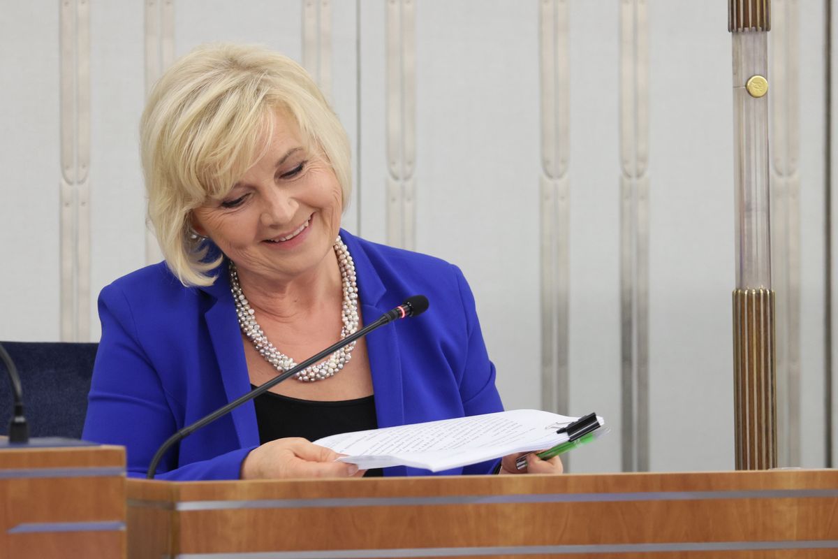 Kandydatka PiS na stanowisko RPO, senator niezależna Lidia Staroń na sali obrad Senatu PAP/Leszek Szymański