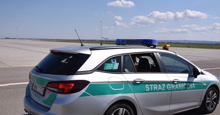 Obywatelka Rumunii zatrzymana na lotnisku w Krakowie. W tle oszustwa bankowe