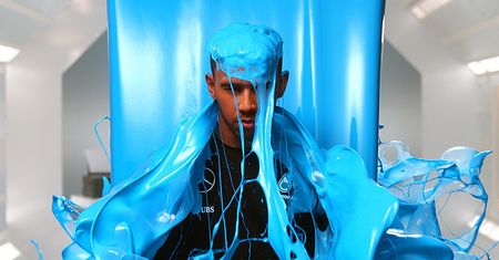 Lewis Hamilton cały w tuszu - co to jest? Nowa reklama Epsona