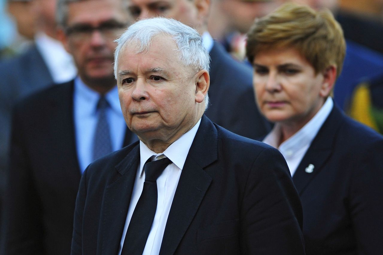 Po otwarciu "biografii Kaczyńskiego" przeżyli szok. Jest komentarz sprawcy