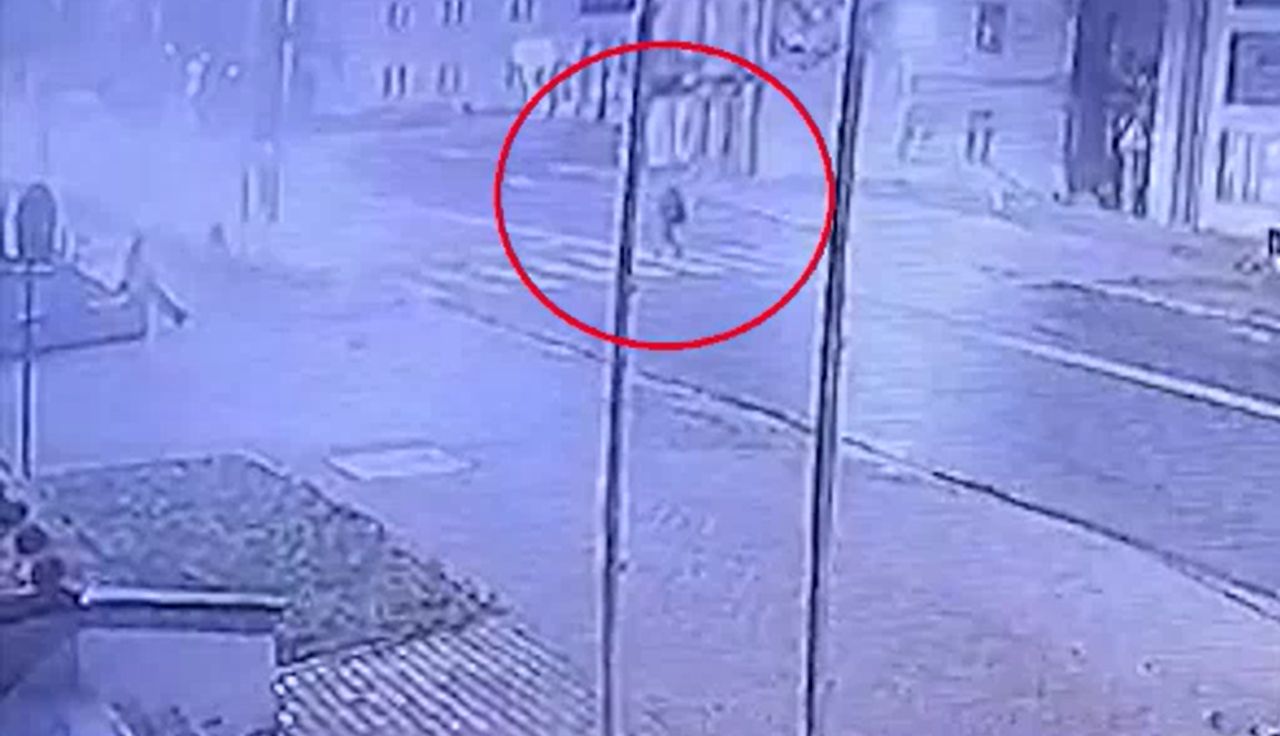 Przeleciała wiele metrów. Horror na pasach. Pokazali nagranie