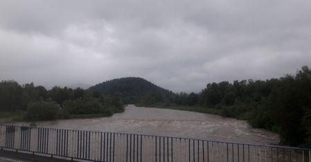 Nowy Sącz. Prezydent zamknął most na rzece Kamienica. Fatalny stan techniczny