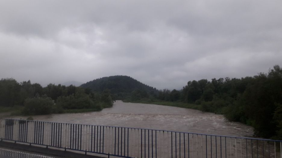 Nowy Sącz. Prezydent zamknął most na rzece Kamienica. Fatalny stan techniczny