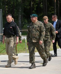 Chaotyczne decyzje Błaszczaka. Wojsku brakuje nawet kurtek