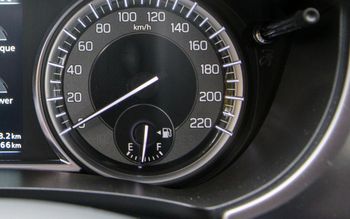 Licznik pokazuje więcej niż GPS. Które urządzenie ma racje?