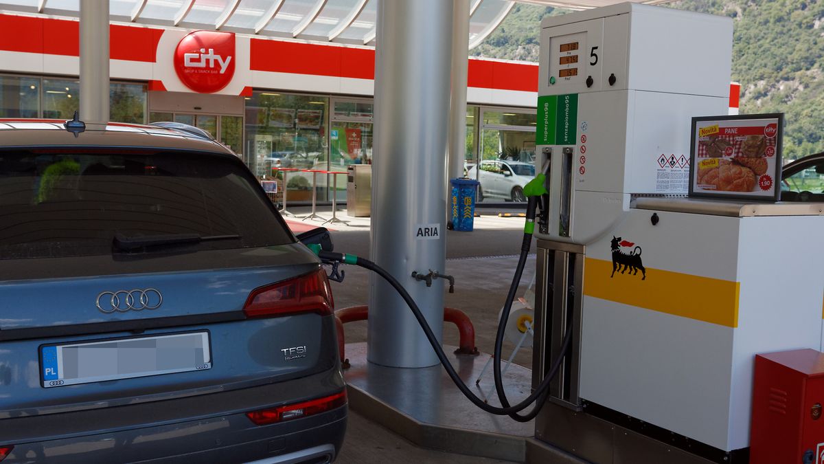 Różnica w cenie benzyny w Unii Europejskiej to nawet 2,6 zł. Przy tankowaniu do pełna 45-litrowego baku można stracić 117 zł