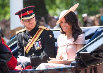 Książę Harry jest... "sekretnym stylistą Meghan"? "Dogląda przymiarek i mówi jej, w czym wygląda najlepiej"