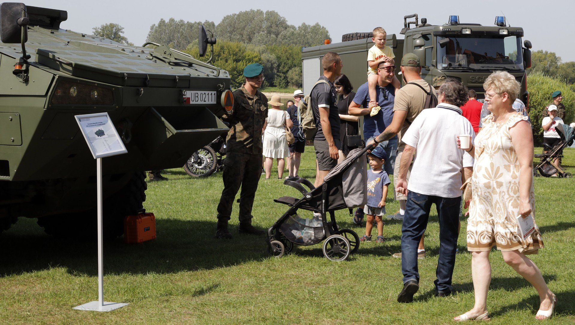 Piknik wojskowy w dniu święta WP na Błoniach Nadwiślańskich w Grudziądzu