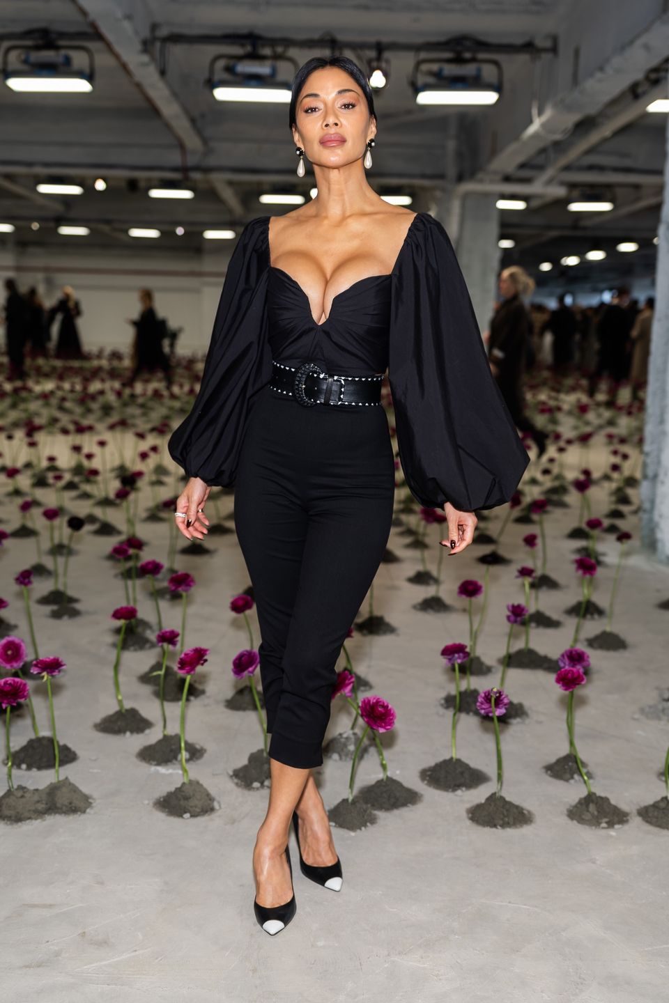 Wydekoltowana Nicole Scherzinger