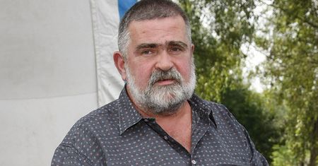 Młodszy syn Janusza Rewińskiego to wykapany tata. Też występuje na scenie