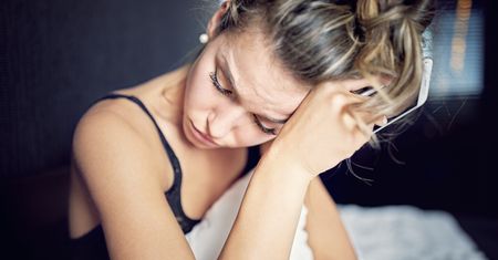 Czym jest "wdowia choroba"? Dotyka kobiety, które nie uprawiają seksu