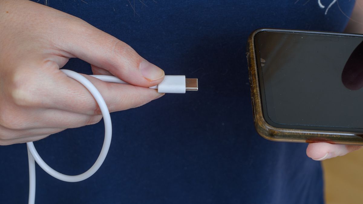 Jak prawidłowo ładować telefon?