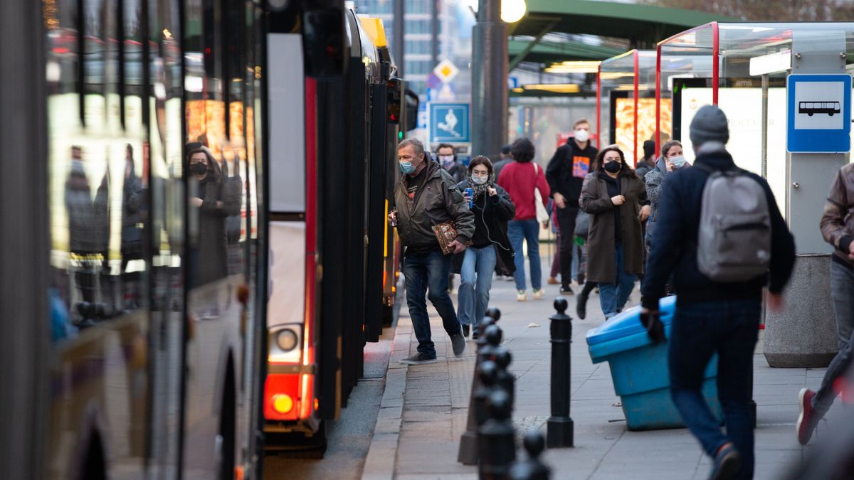 przystanek pośpiech komunikacja miejska miasto centrum pasażer 