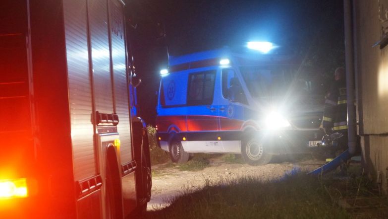 Karetka pogotowia ratunkowego i wóz strażacki