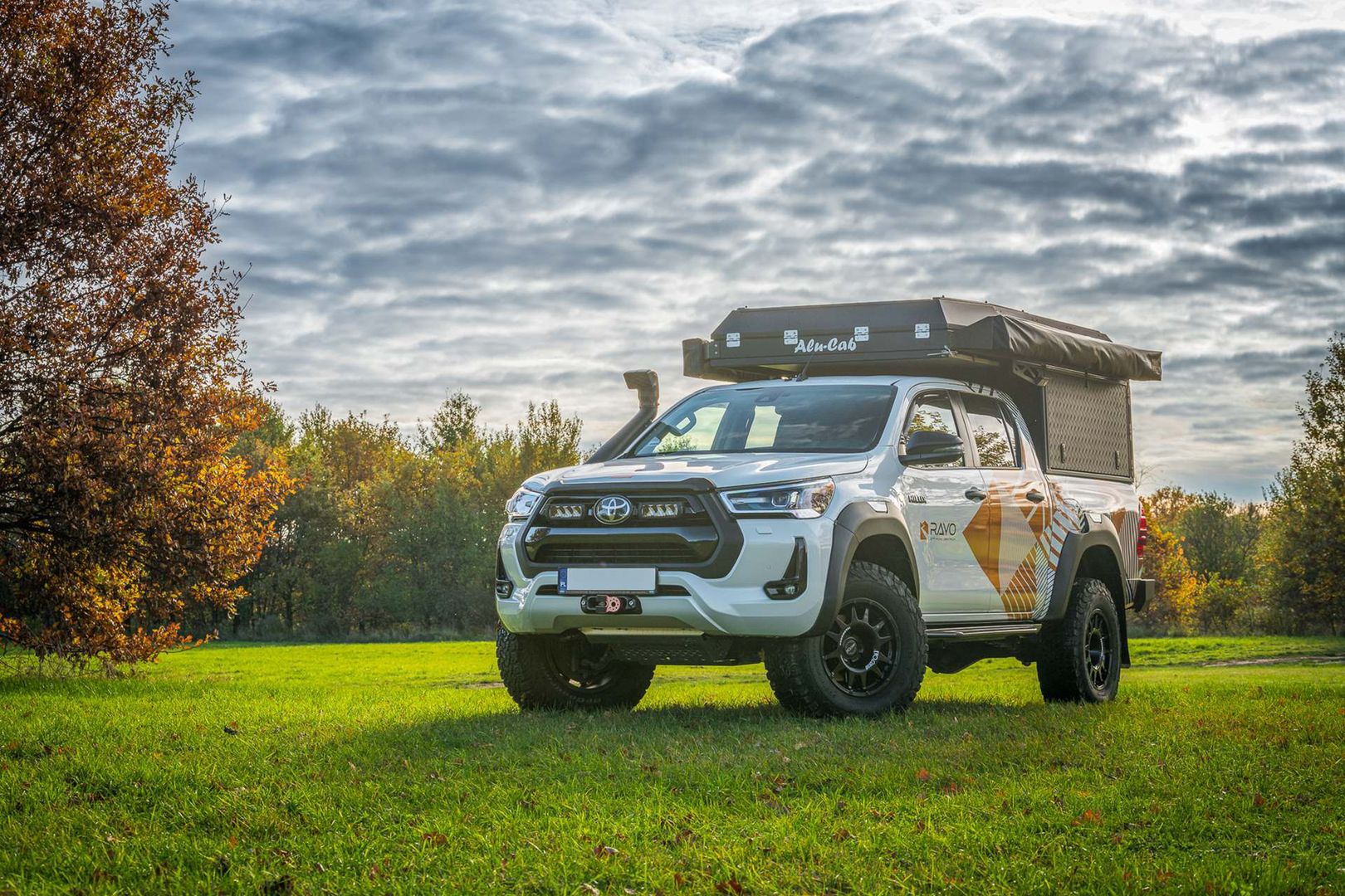 Toyota Hilux by Rayo Off Road Centrum