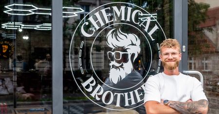 Mężczyźni coraz bardziej dbają o siebie, a w barbershopie "Chemical Brothers" zadbają o nich