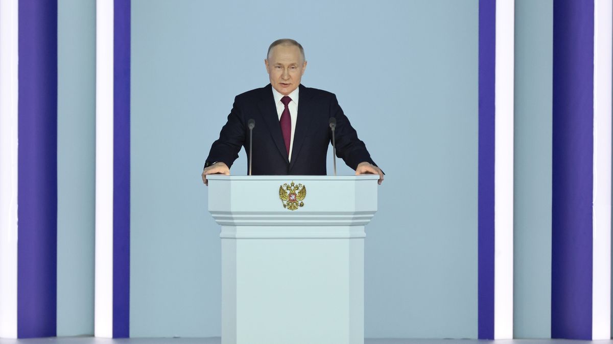 Russia's President Vladimir Putin delivers his annual address before the Federal Assembly at the Gostiny Dvor conference center in Moscow, Russia, 21 February 2023. 'The goal of the West is to inflict a strategic defeat on Russia, to end us once and for all. We will react accordingly, because we are talking about the existence of our country', Putin said during his state of the nation address. About 1,200 people, including lawmakers of Russiaâ��s two-chamber parliament, Government members, heads of the Constitutional and Supreme court, and regional governors, were invited to attend the event. EPA/SERGEY SAVASTYANOV/SPUTNIK/KREMLIN POOL MANDATORY CREDIT Dostawca: PAP/EPA.