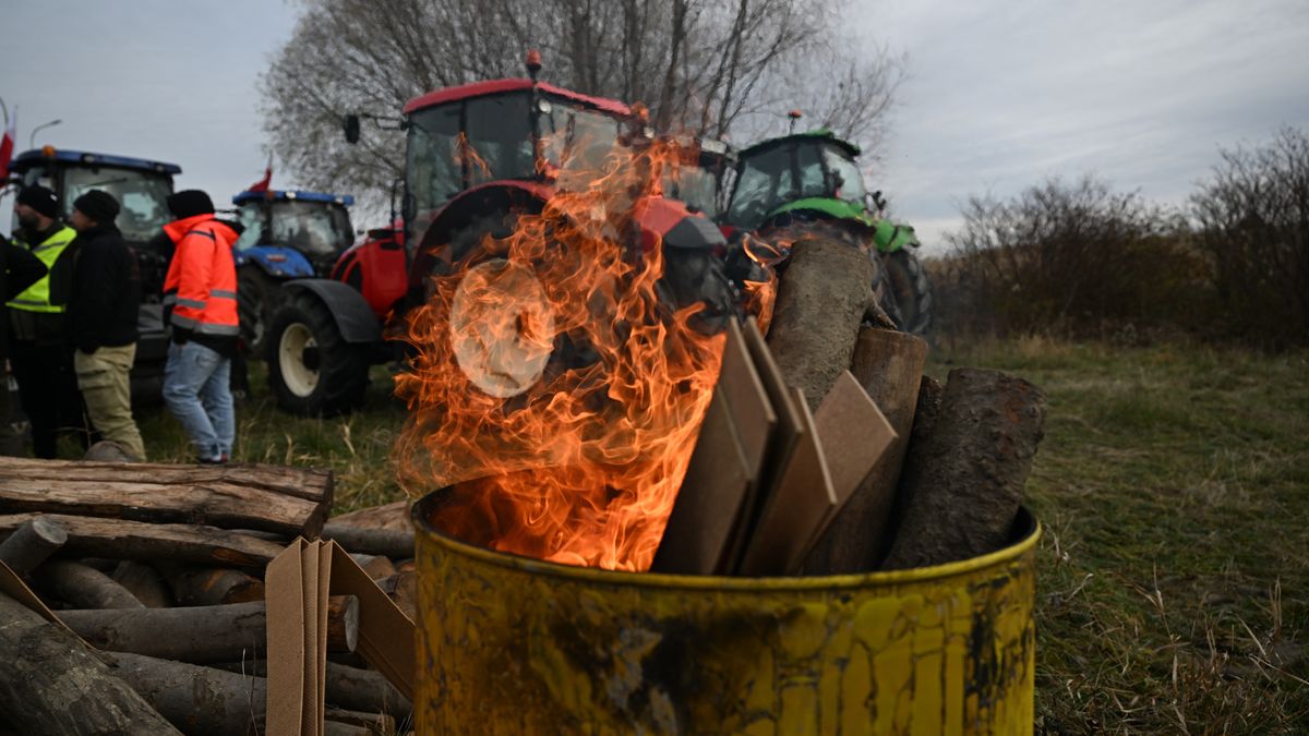 Rolnicy z inicjatywy "Oszukana wieś" rozpoczęli protestują przed przejściem granicznym w Medyce
