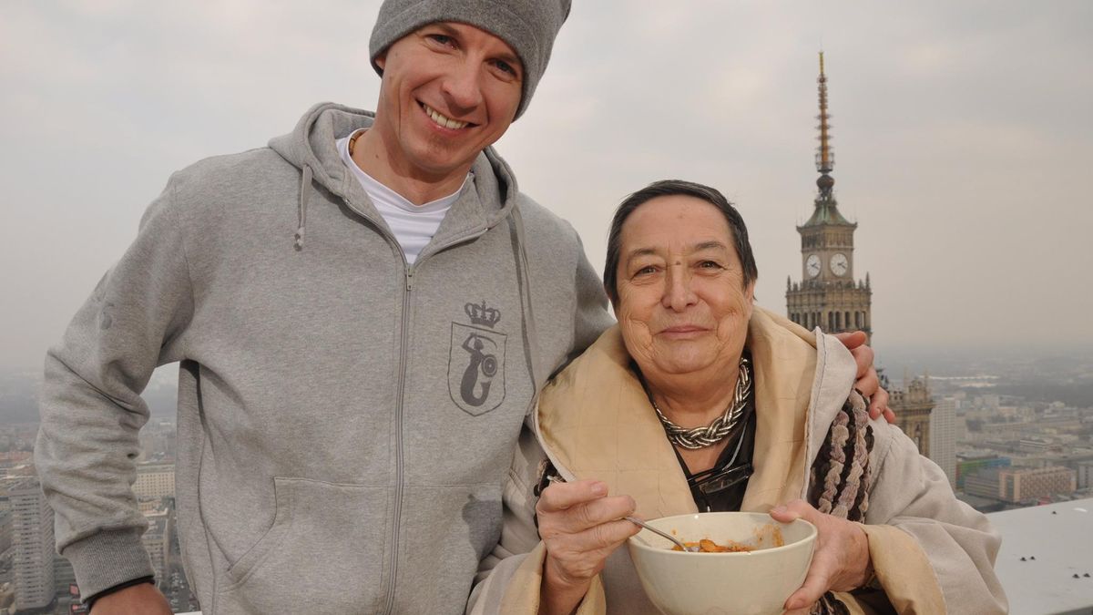 Hanna Szymanderska próbuje dań Karola Okrasy