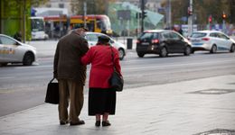 Blisko 7 tys. zł dodatku dla seniorów. Oto w jakim wieku przysługuje