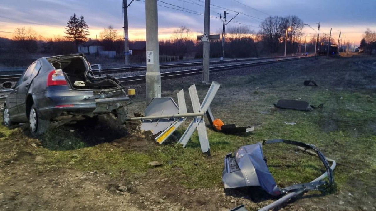 Przerażający widok. 87-latek wjechał prosto pod pociąg